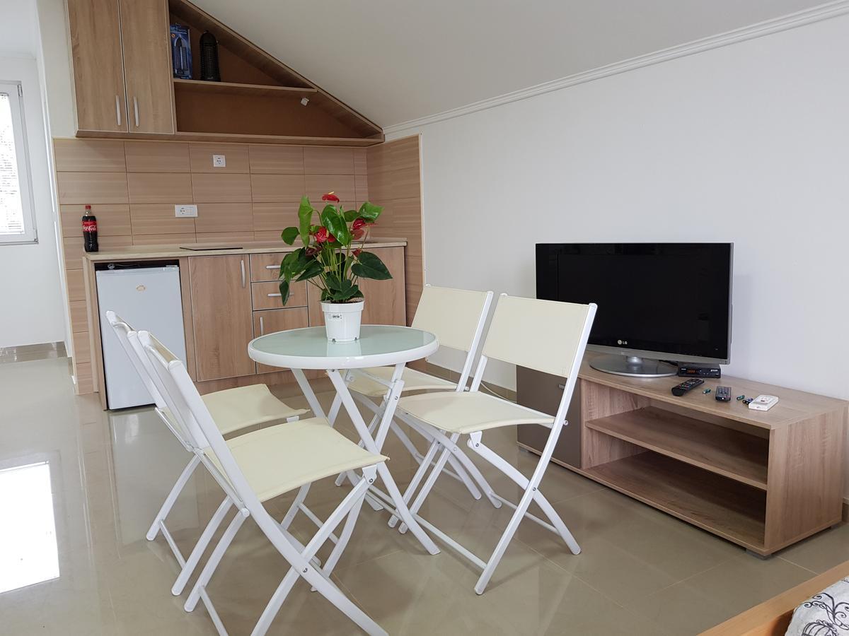 Apartmani Vila Ebra Utjeha Εξωτερικό φωτογραφία